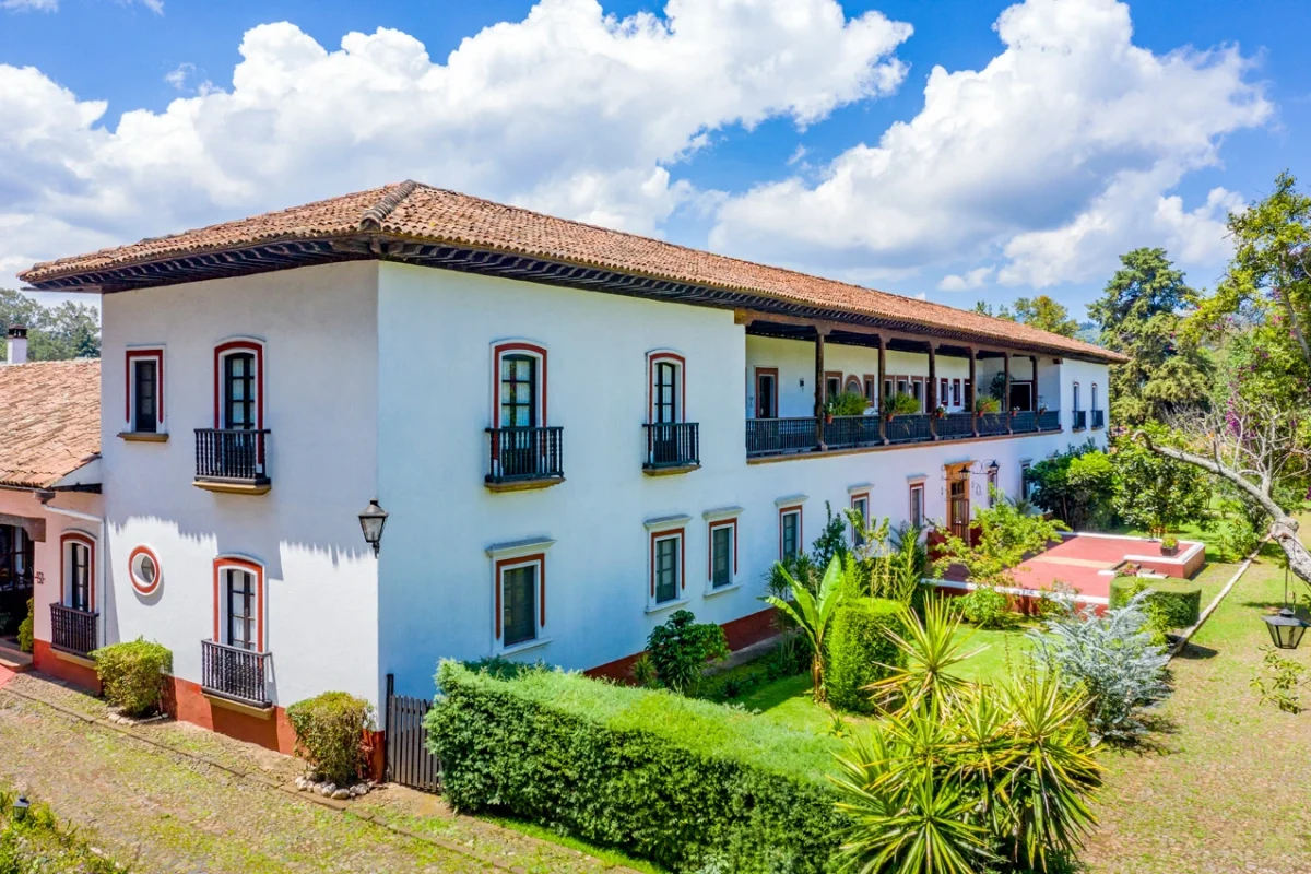 Fachada principal del hotel Best Western Plus Posada de Don Vasco