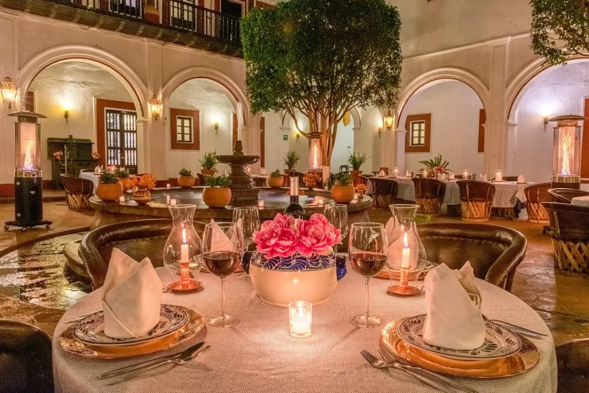 Patio las fuentes del hotel Best Western Plus Posada de Don Vasco